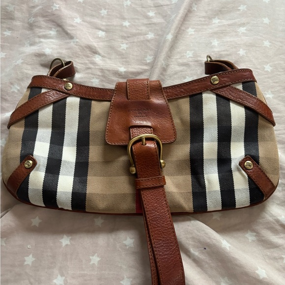 Burberry - Picture 1 of 5